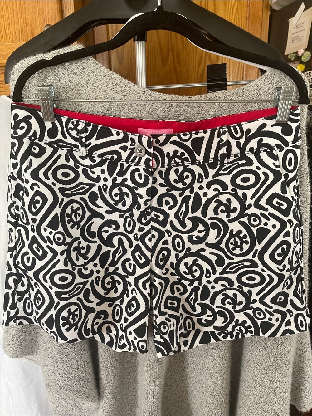 Isaac Mizrahi Black & White Abstract Print Chino Shorts Size 10